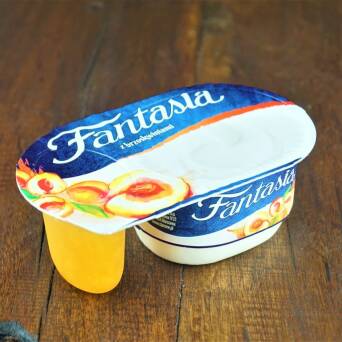 Fantasia Jogurt kremowy z brzoskwiniami Danone 122g 3 SZT.