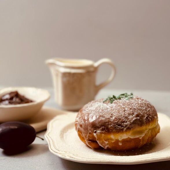 Mega pączki z powidłami śliwkowymi (4 szt.) 3 op.