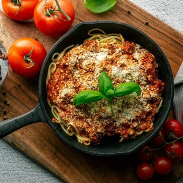 Spaghetti bolognese wołowe Kraina Konesera 450g 3 szt.