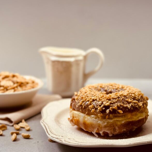 Donut z posypką orzechową (4 szt.)