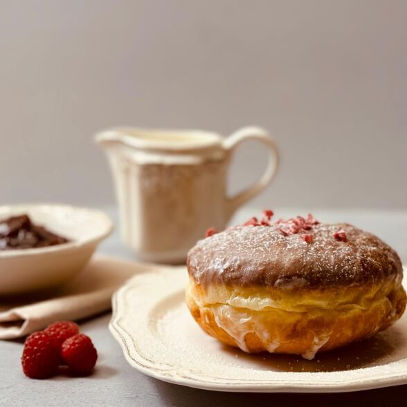 Mega pączki z nadzieniem malinowym (4 szt.) 3 op.