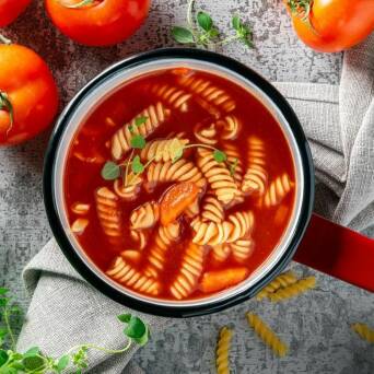 Zupa pomidorowa z pesto i makaronem Kraina Konesera 400ml