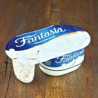 Fantasia Jogurt kremowy z kulkami kokosowymi Danone 122g 3 szt.