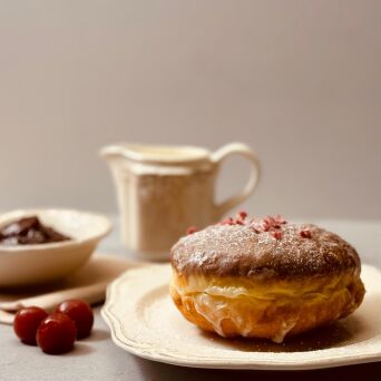 Mega pączki z nadzieniem wiśniowym (4 szt.) 3 op.