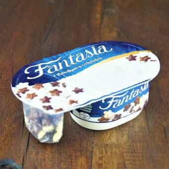 Fantasia Jogurt kremowy z gwiazdkami w czekoladzie Danone 106g